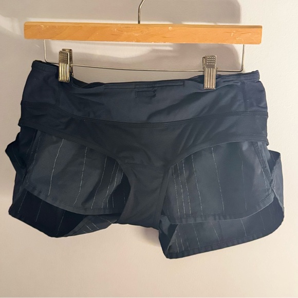 Lululemon athletica Run Black Speed Short Reflective rare stripes W7604S size 8 - Picture 5 of 6